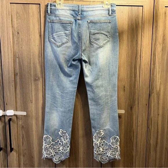 Driftwood Colette Floral Embroidered Jeans Size 28 (28X26) Straight Leg Crop - Picture 2 of 6